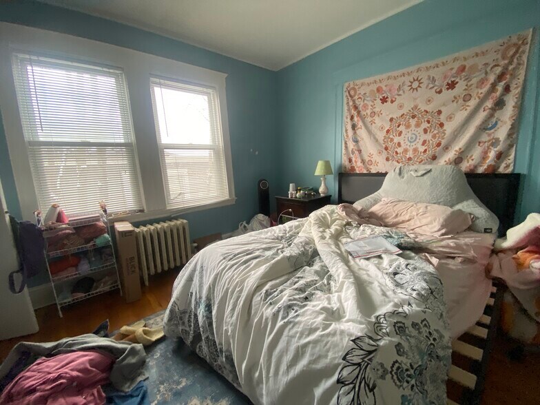 Building Photo - 14 Stockwell St