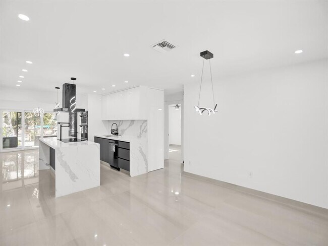 Building Photo - 4530 SW 34th Dr