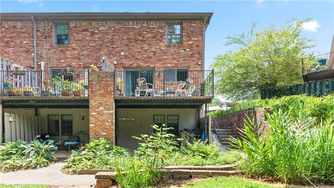 Building Photo - 3095 Colonial Way