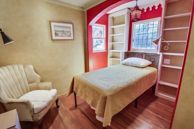 Building Photo - ROOM FOR RENT in beautiful Point Loma cust...