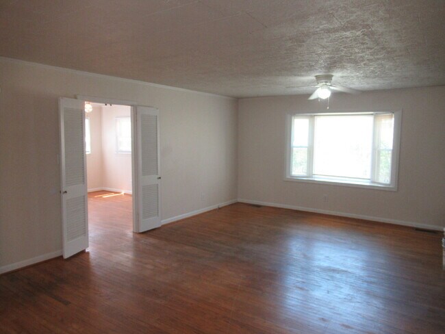 Building Photo - Charming Brick Ranch in a Convenient Lincolnton Location!