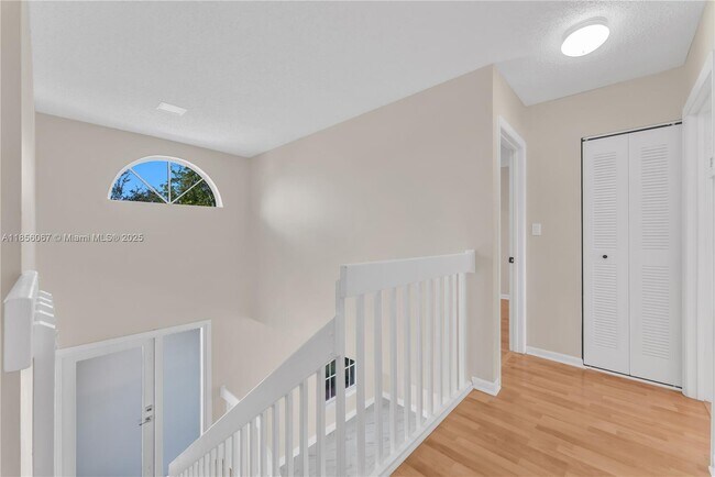 Building Photo - 10073 SW 117th Ct