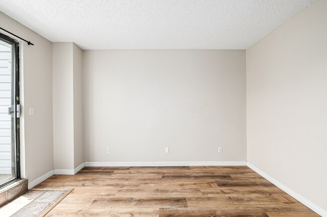 Building Photo - "Cozy 1-Bedroom Condo Retreat in Prime Thornton Location – Perfect for Modern Living!"