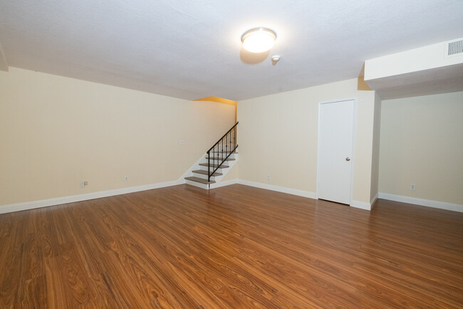 Bonus Room - 208 S Irena Ave