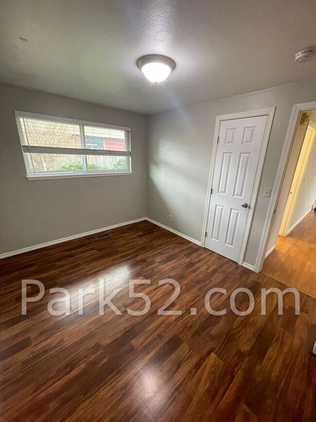 Building Photo - 2501 Bridgeport Way W