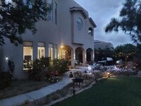 Building Photo - Beautiful