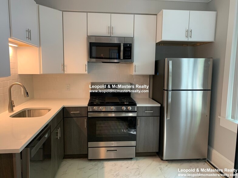 Building Photo - 130 Longwood Ave