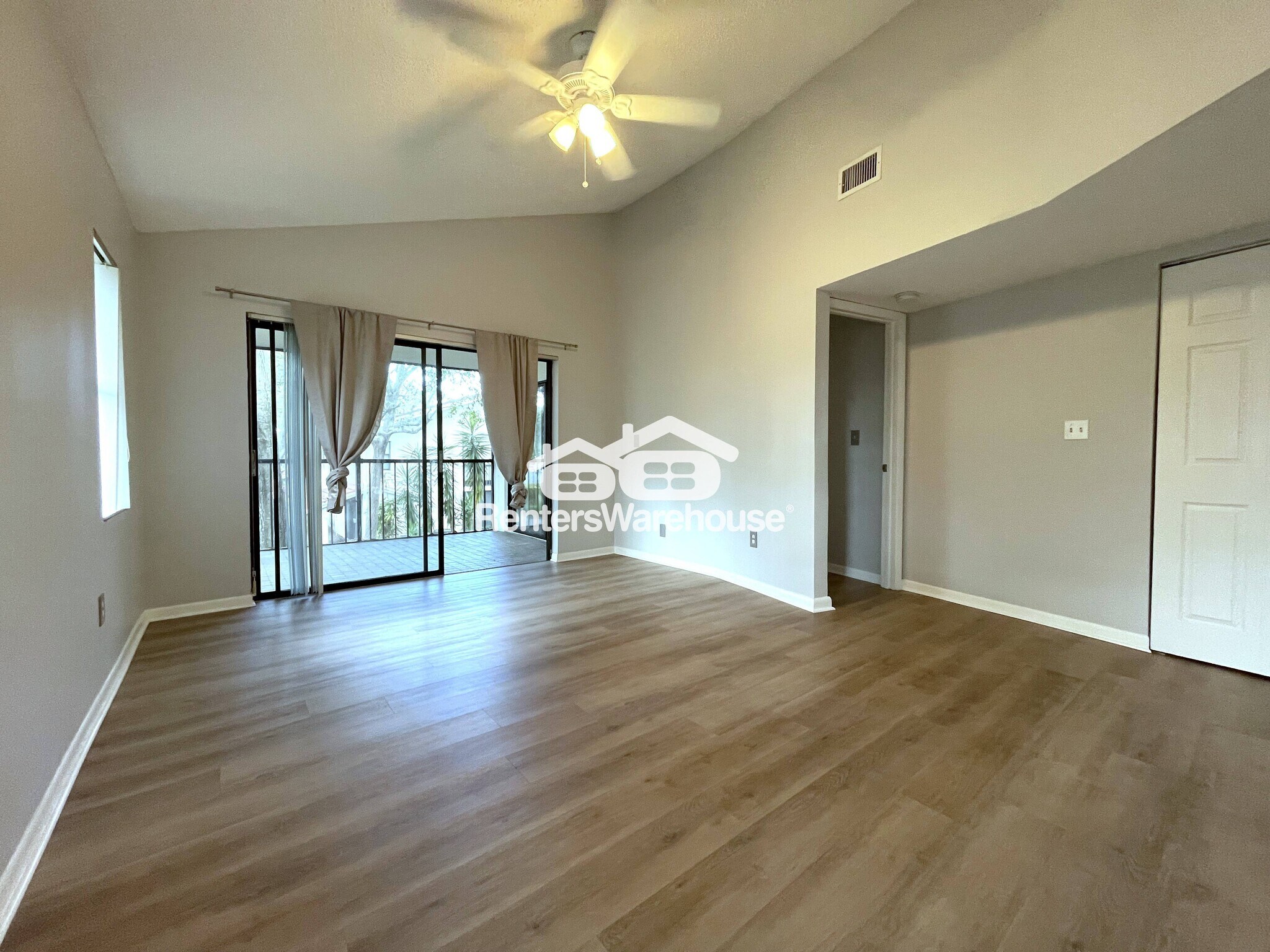 Building Photo - 300 S Florida Ave