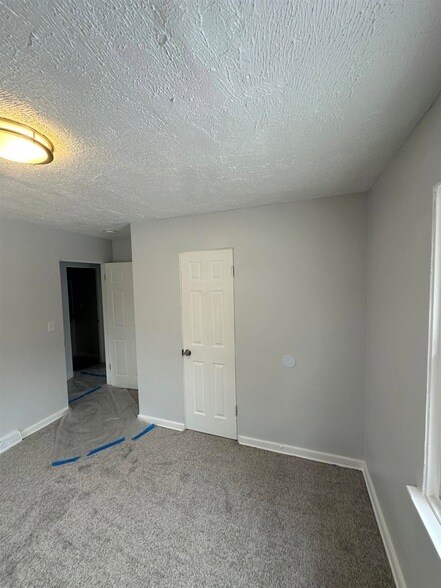 Building Photo - 748 S 24th St