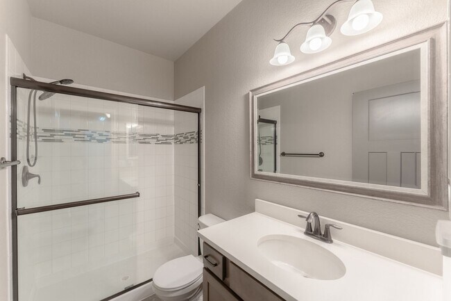 Building Photo - Beautifully Updated 4-Bedroom Home with Op...