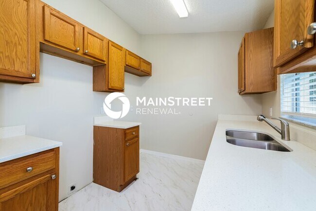 Building Photo - 3 Bedroom Pet-Friendly Home in POINCIANA, ...