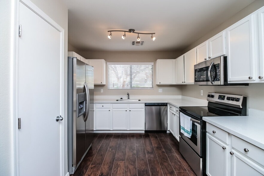 Building Photo - 1538 S Danielson Wy