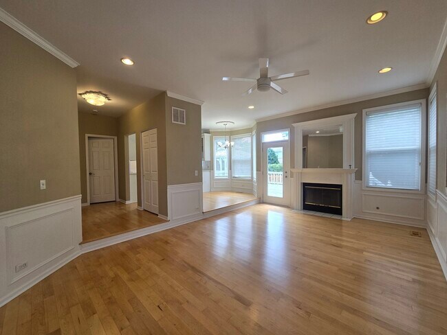 Building Photo - 217 Lexington Ct