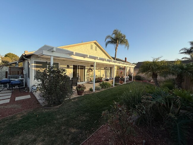 Building Photo - One story Home for Rent in Camarillo - fur...