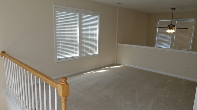 Building Photo - Great lakefront home in Kinderton