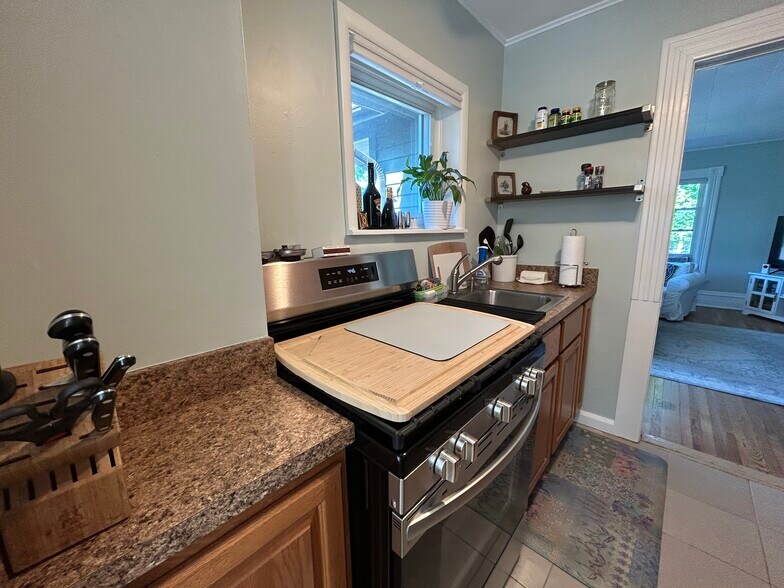 new stainless appliances - 617 Delles Rd