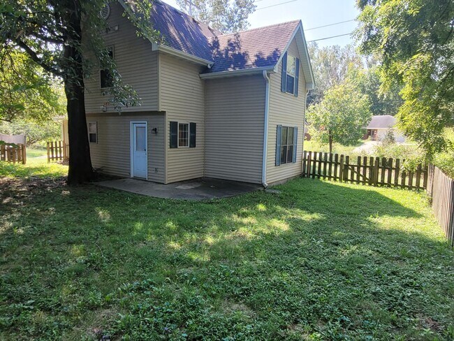 Building Photo - 3 Bedroom 2.5 Bathroom Home