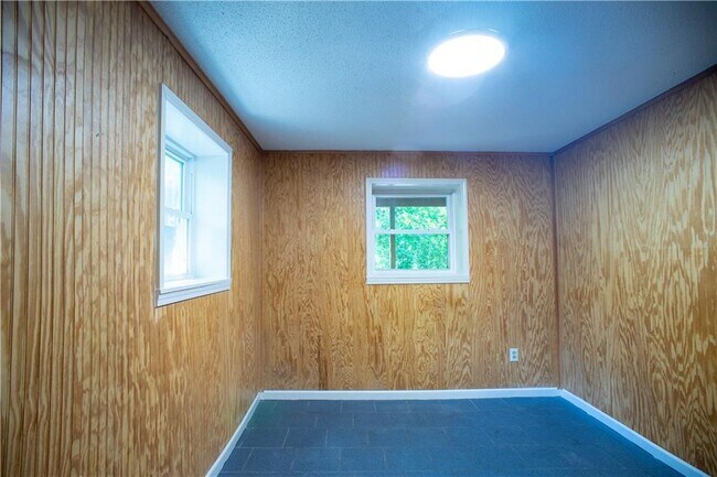 Building Photo - 405 S Mashburn Ave