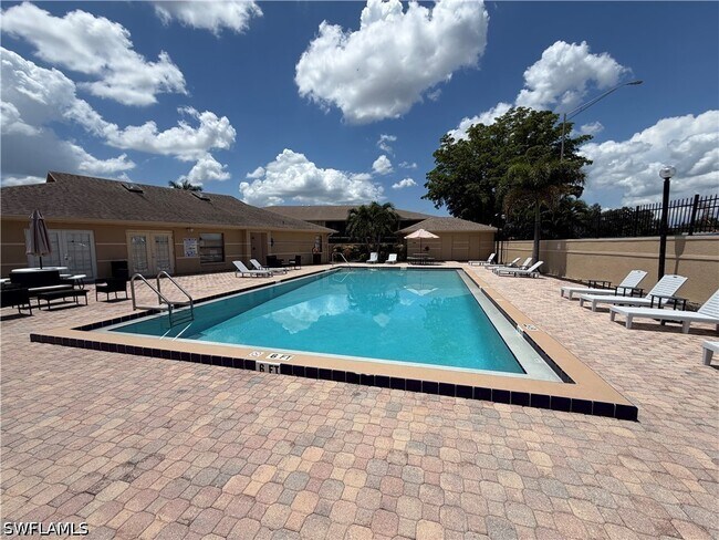 Building Photo - 5325 Summerlin Rd