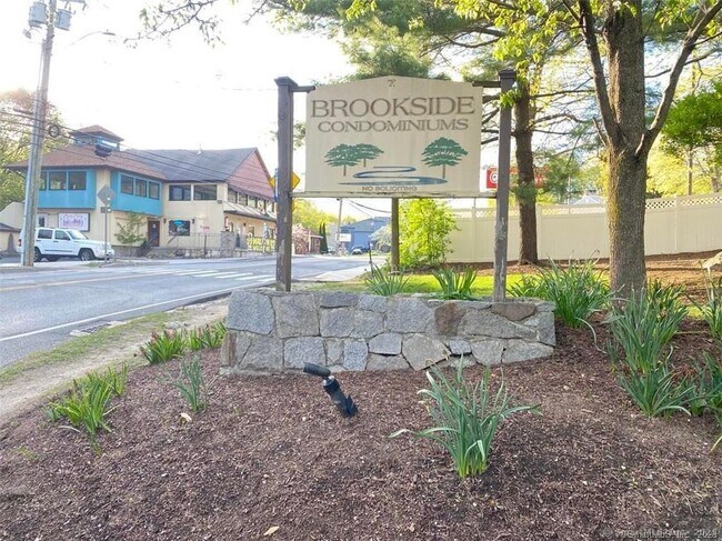 Building Photo - 7 Padanaram Rd