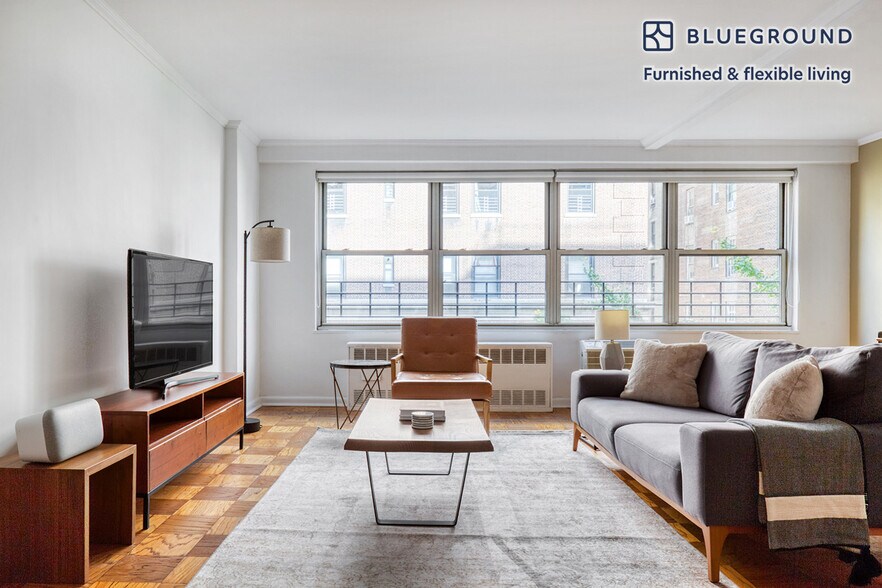 Building Photo - 210 W 89th St