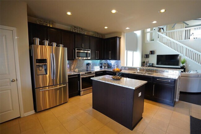 Building Photo - 3221 Pearlman Dr