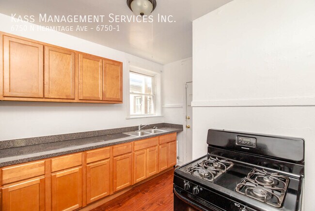 Building Photo - 6750 N Hermitage Ave