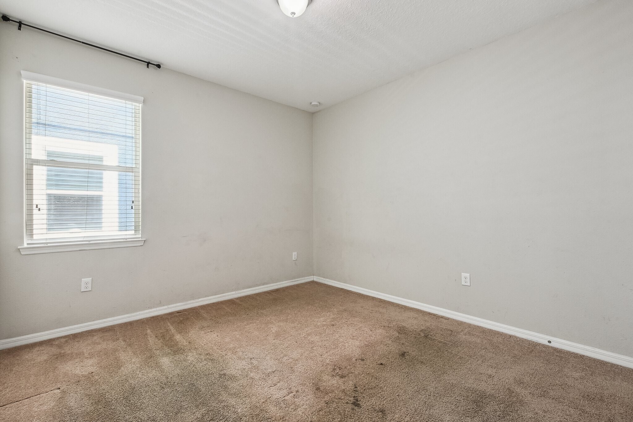 Building Photo - 2735 Stonegate Dr