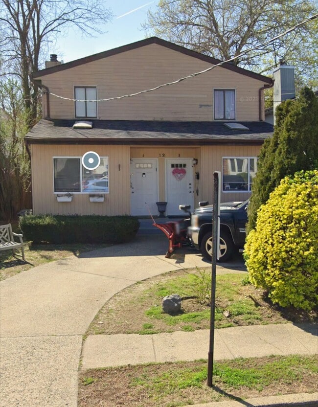 Building Photo - 12B Pequot Ave