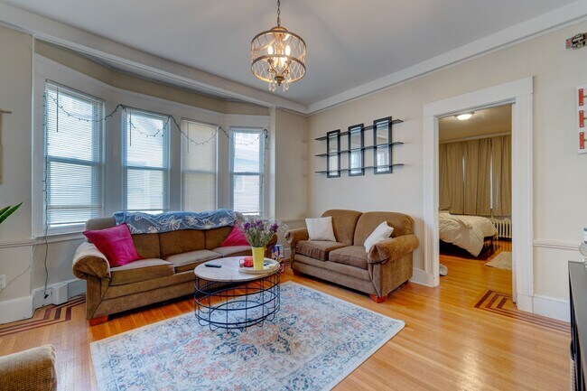 Building Photo - 816 Orange St