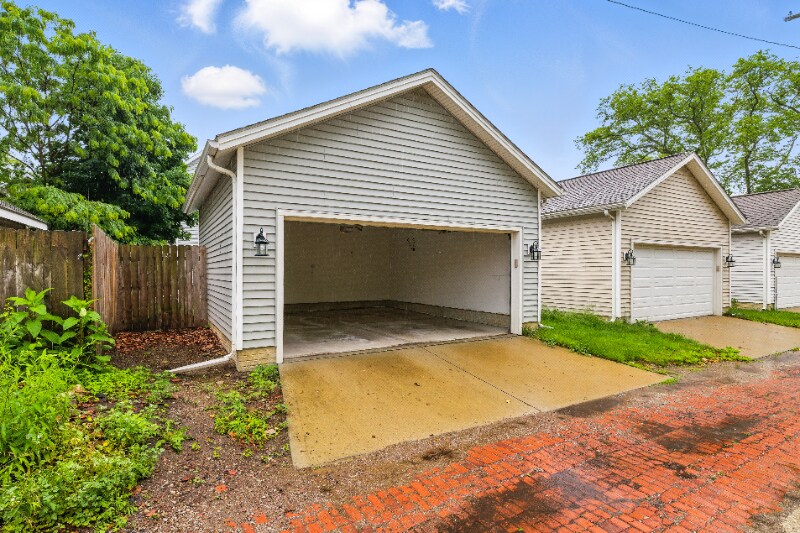 Building Photo - 2138 W 41st St