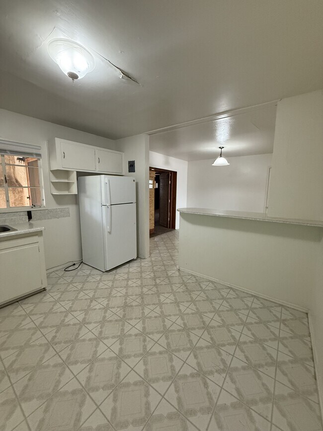 Building Photo - 1612 Hendola Dr NE