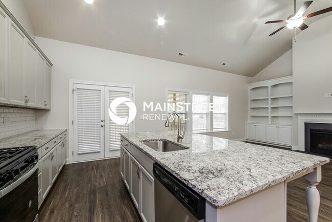 Building Photo - 3 Bedroom Pet-Friendly Home in CLAYTON, NC with Main Street Renewal