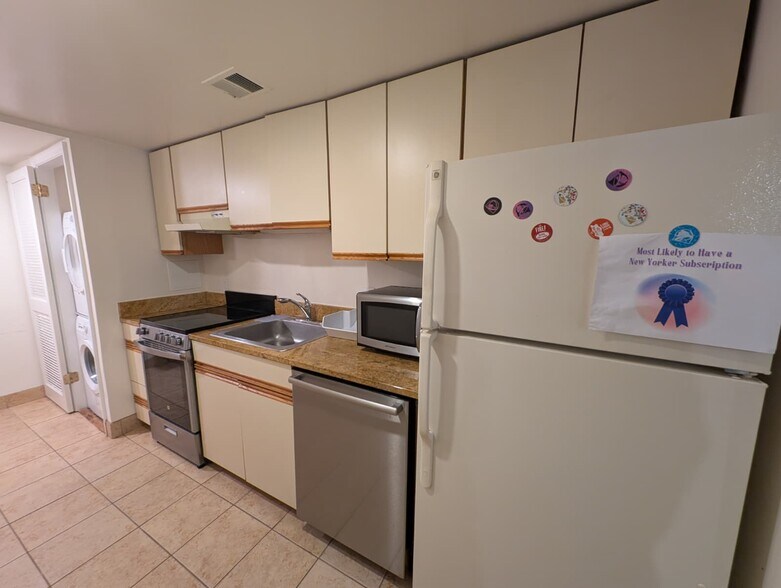 Building Photo - 818 A St SE