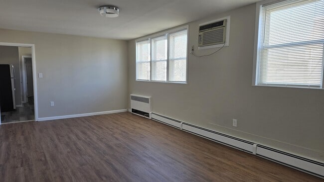 Building Photo - 667 Broadway