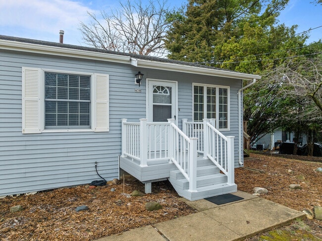 Building Photo - 438 Sylvan Dr