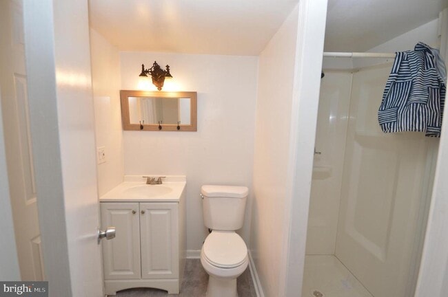 Building Photo - 7011 Vantage Dr