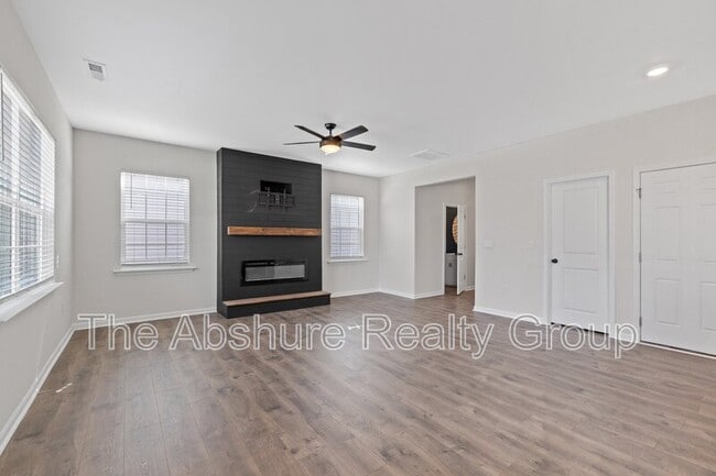 Building Photo - 49 River Bank Rd