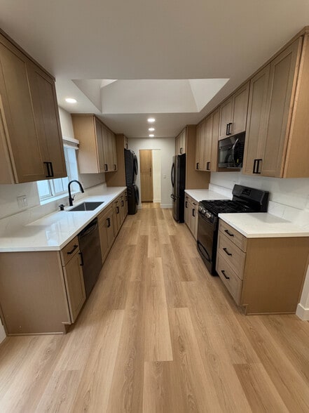 Primary Photo - 363 Wisconsin Ave