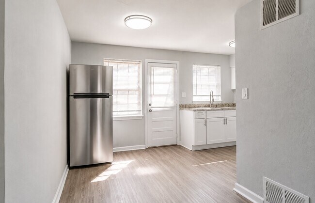 Building Photo - 124 Yorke St