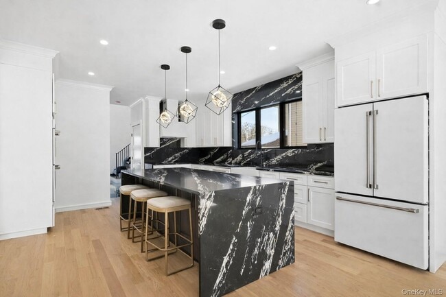 Building Photo - 31 Gedney Way