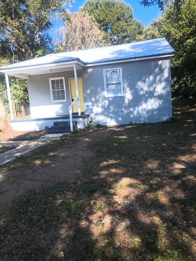 Primary Photo - 222 Willow St