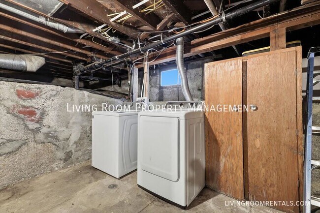 Building Photo - 7504 SE Woodstock Blvd