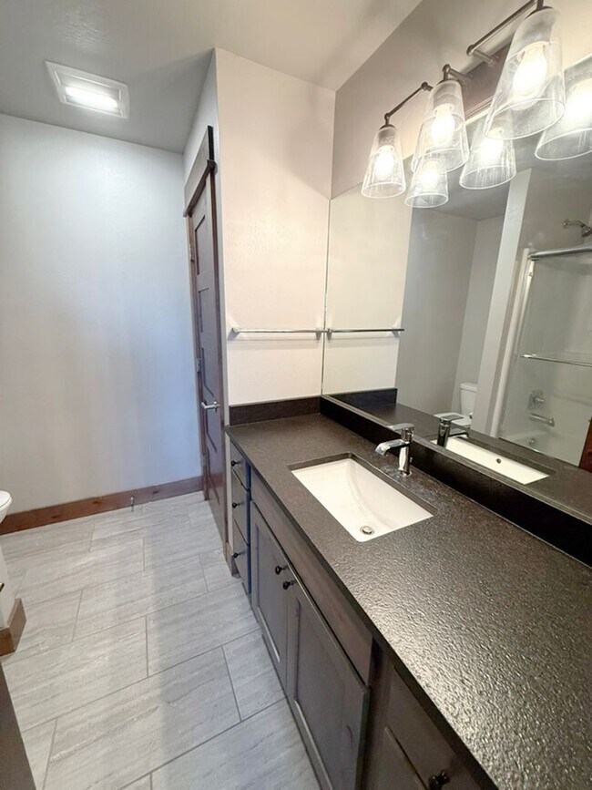 Building Photo - Luxury Condo, Center of Bozeman