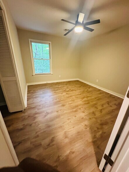 Building Photo - 3040 Middlewood Rd