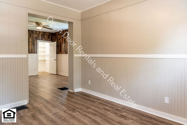 Building Photo - 317-319 W Masterson Ave