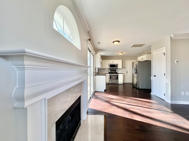 Building Photo - UPDATED, 4 Bedrooms!