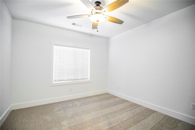 Building Photo - 715 N Mt Olive St