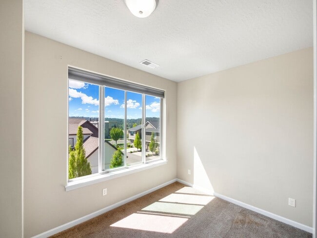 Building Photo - 2423 W Bridge Ave