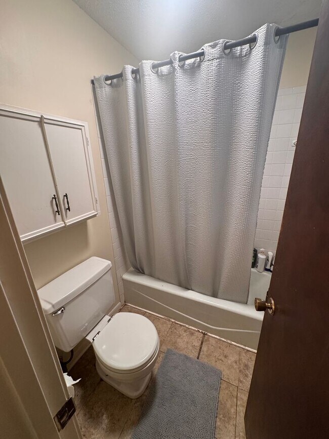 Building Photo - 5 BR 3 full BA House